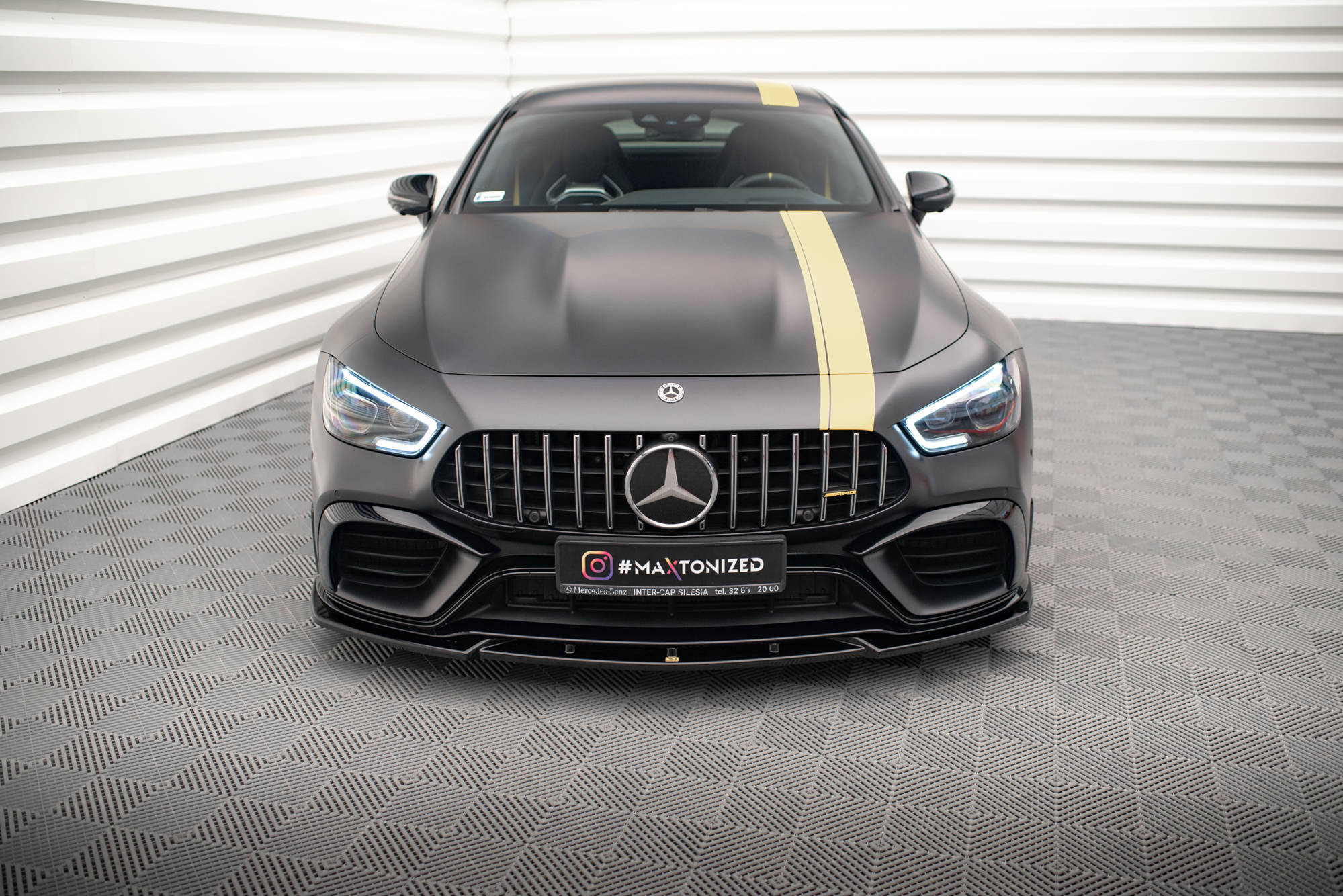 Maxton Front Ansatz V.3 für Mercedes-AMG GT 63S 4 Door Coupe Aero X290 schwarz Hochglanz