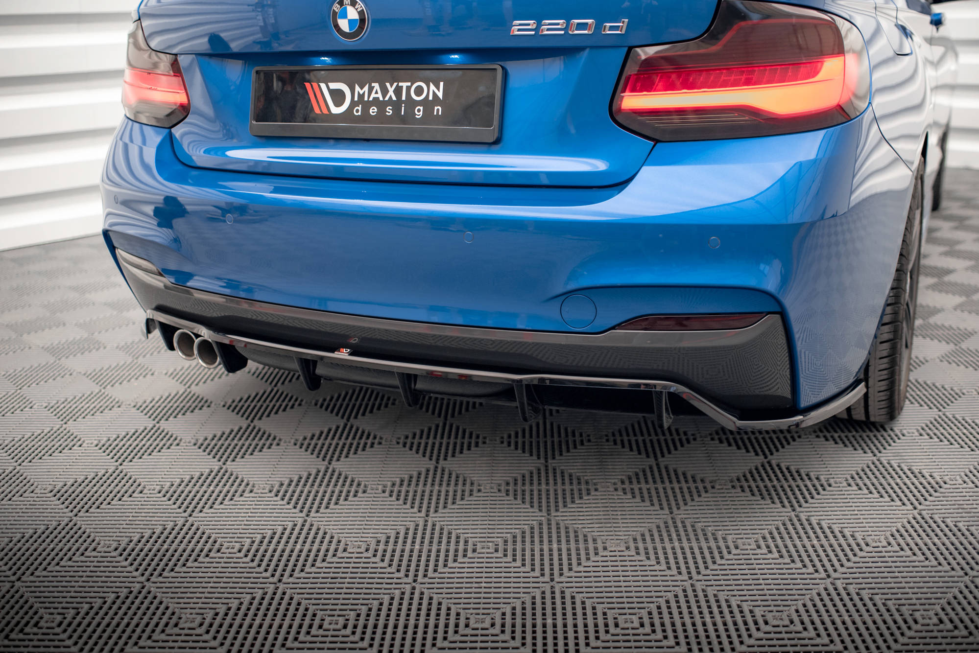 Maxton Mittlerer Cup Diffusor DTM Look Heck Ansatz passend für 2 M-Paket F22 schwarz Hochglanz
