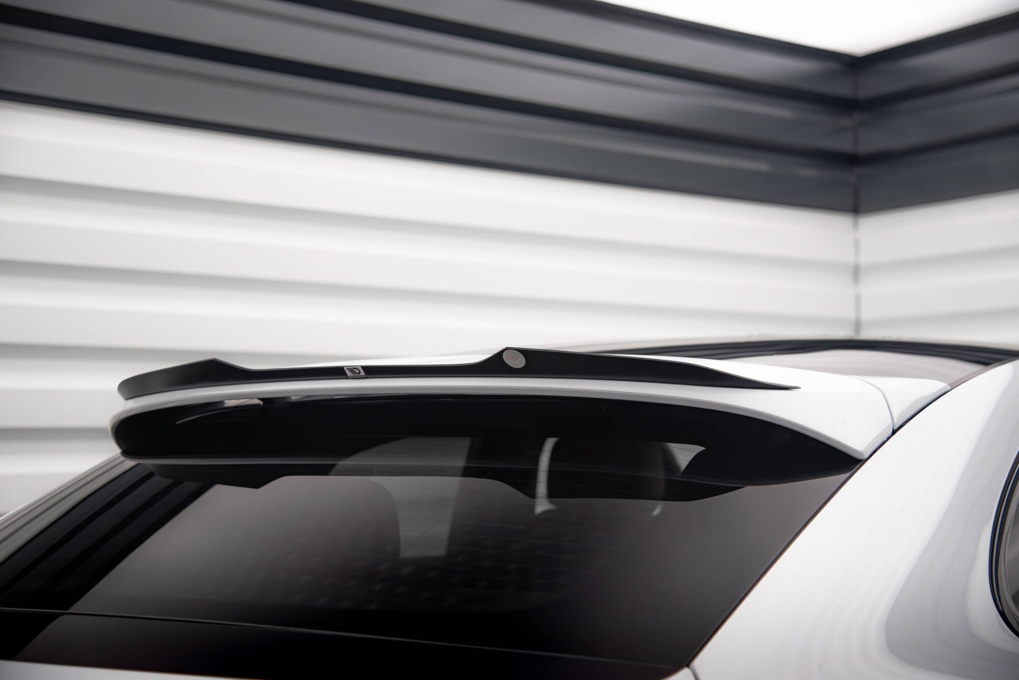 Maxton Spoiler CAP für Porsche Cayenne Coupe Mk3 schwarz Hochglanz