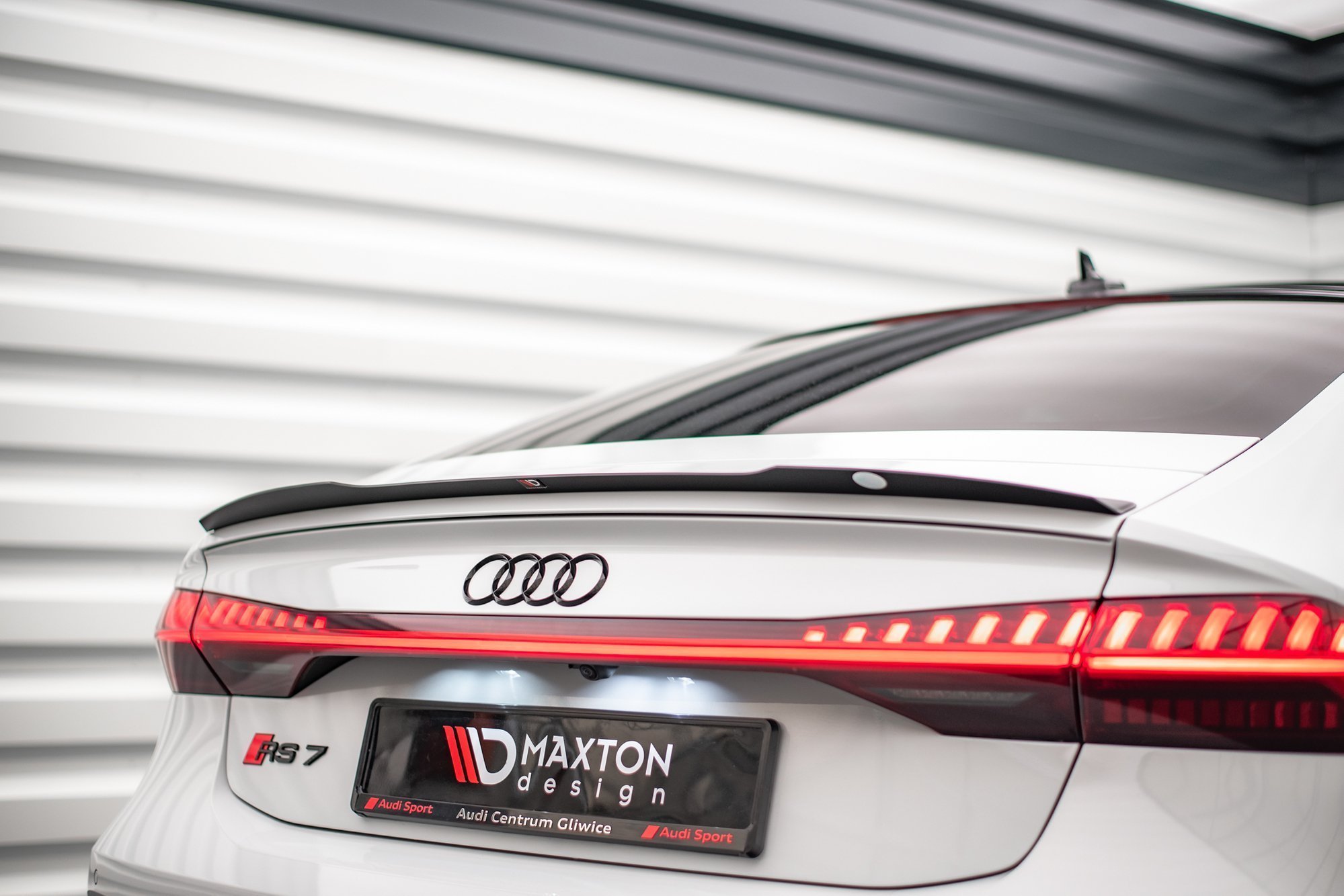 Maxton Spoiler CAP passend für A7 C8 / C8 S-Line / S7 C8 / RS7 C8 schwarz Hochglanz