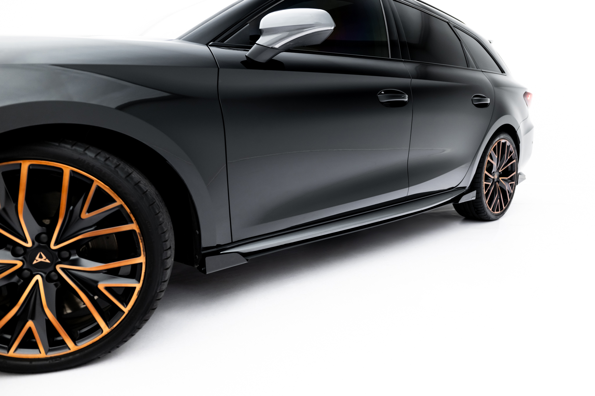 Maxton Seitenschweller Flaps für Cupra Leon ST / Hatchback Aero Mk1 / Mk1 Facelift schwarz Hochglanz