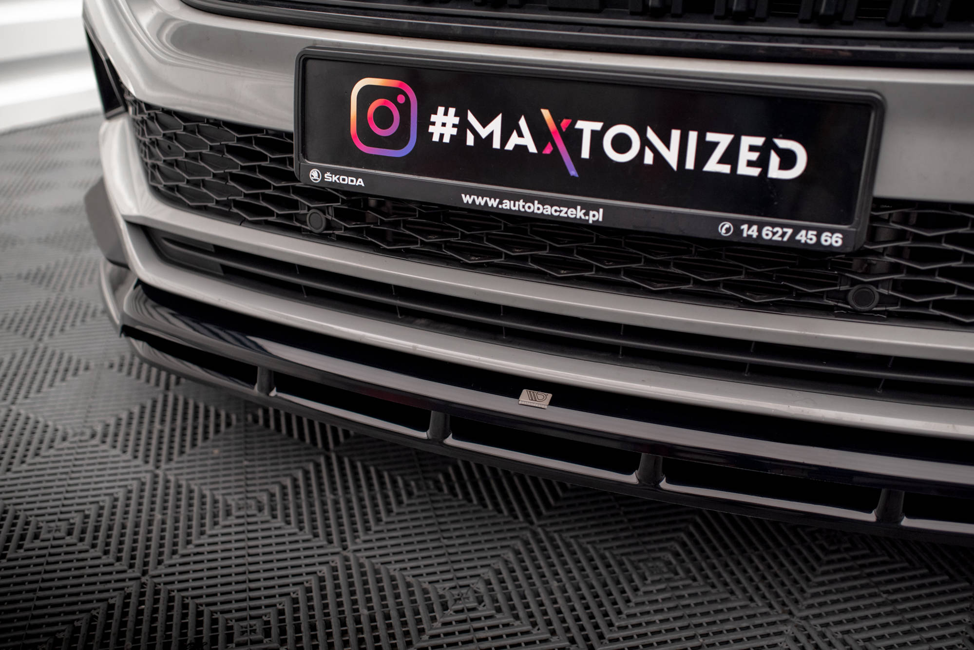 Maxton Front Ansatz passend für Karoq Sportline Mk1 Facelift schwarz Hochglanz