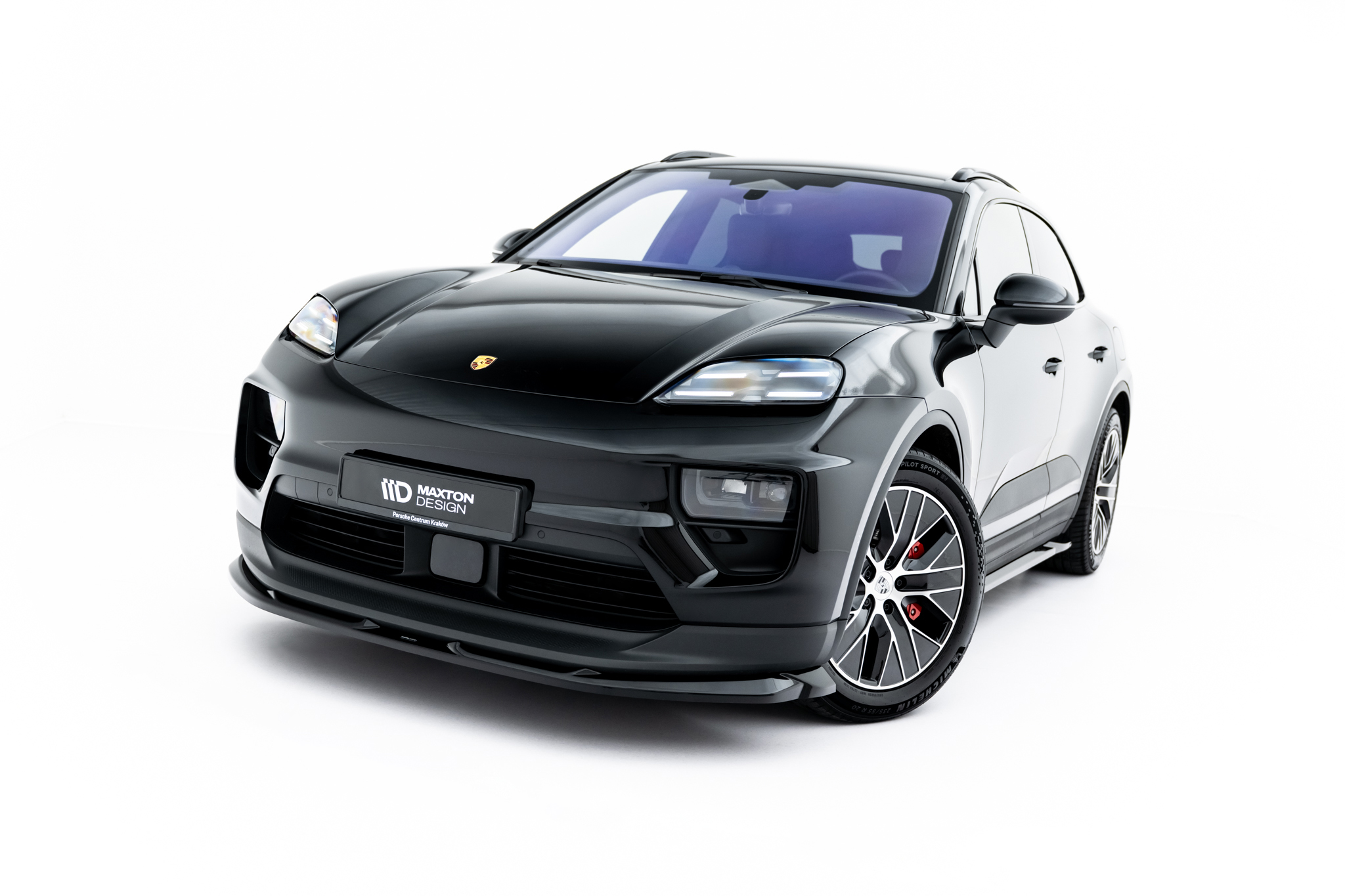 Maxton Front Ansatz für Porsche Macan EV Mk1 schwarz Hochglanz