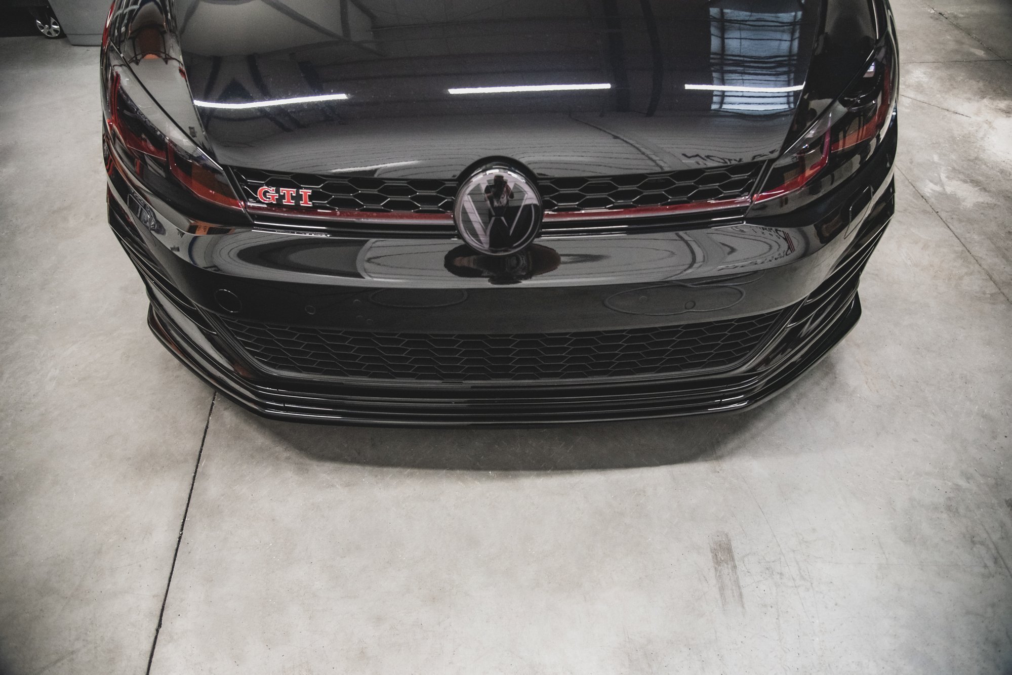 Maxton Front Ansatz passend für Golf 7 GTI TCR rot Hochglanz