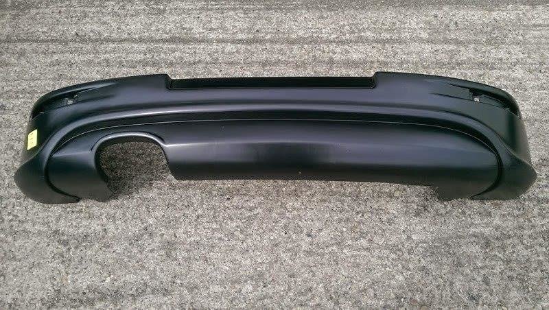 Maxton Heckschürze passend für GOLF 5 R32 (mit 1 Endrohr, für GTI Auspuff)