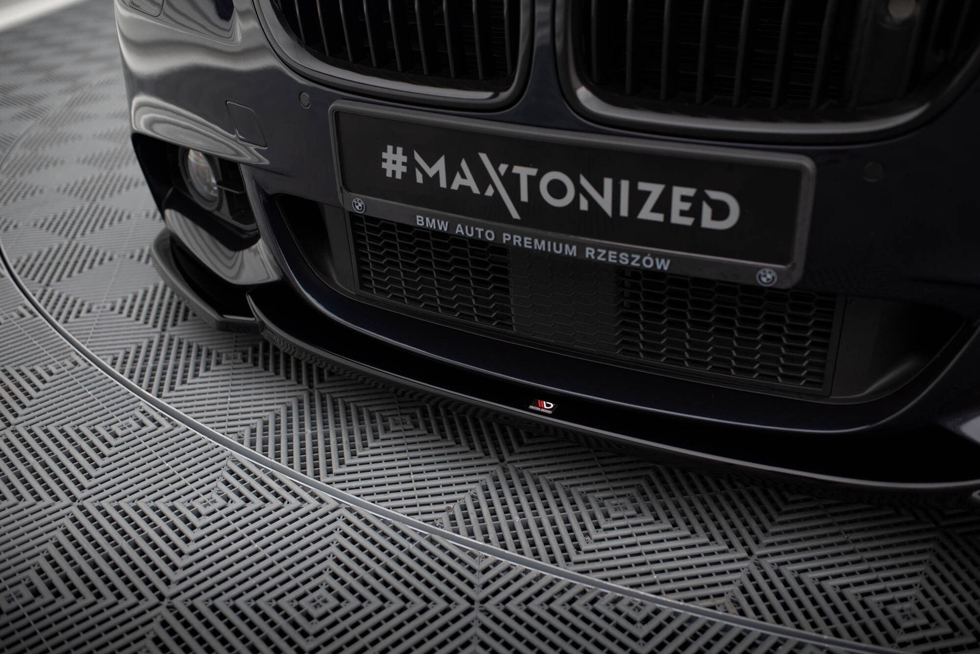 Maxton Front Ansatz V.4 für BMW 5er F10/F11 M-Paket schwarz Hochglanz