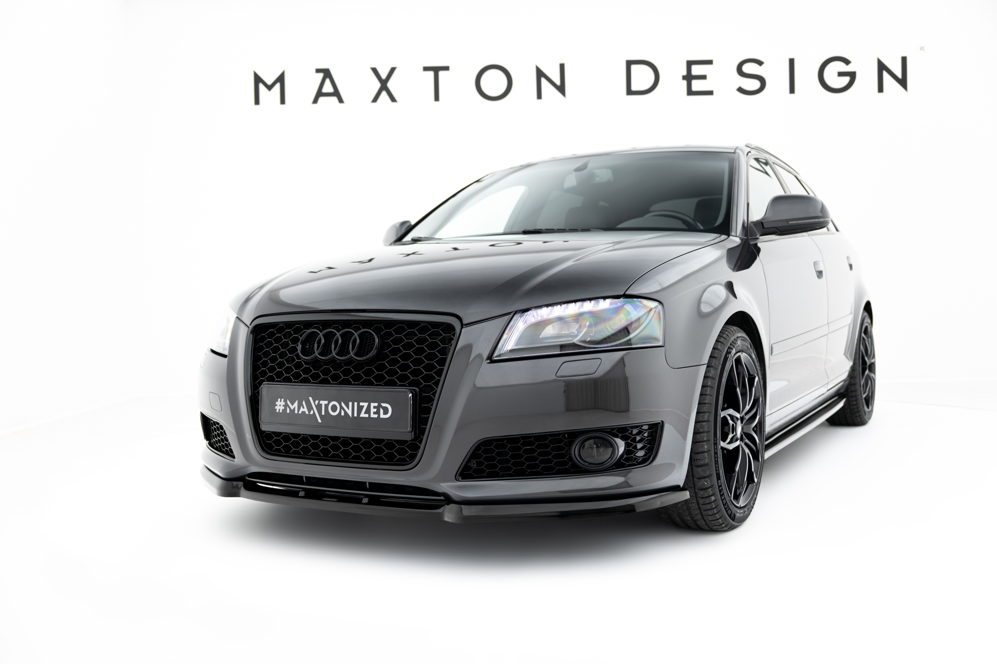 Maxton Front Ansatz für AUDI A3 8P Facelift schwarz Hochglanz