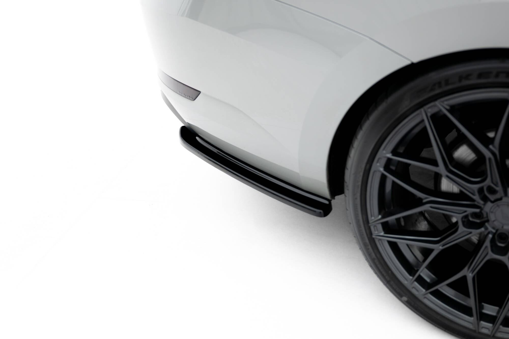 Maxton Heck Ansatz Flaps Diffusor V.1 für Skoda Superb Liftback / Combi Mk3 schwarz Hochglanz