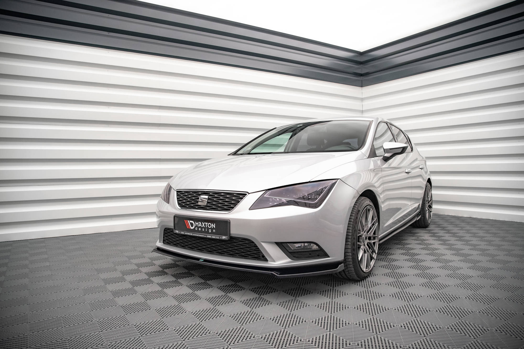 Maxton Front Ansatz V.2 für Seat Leon Mk3 schwarz Hochglanz