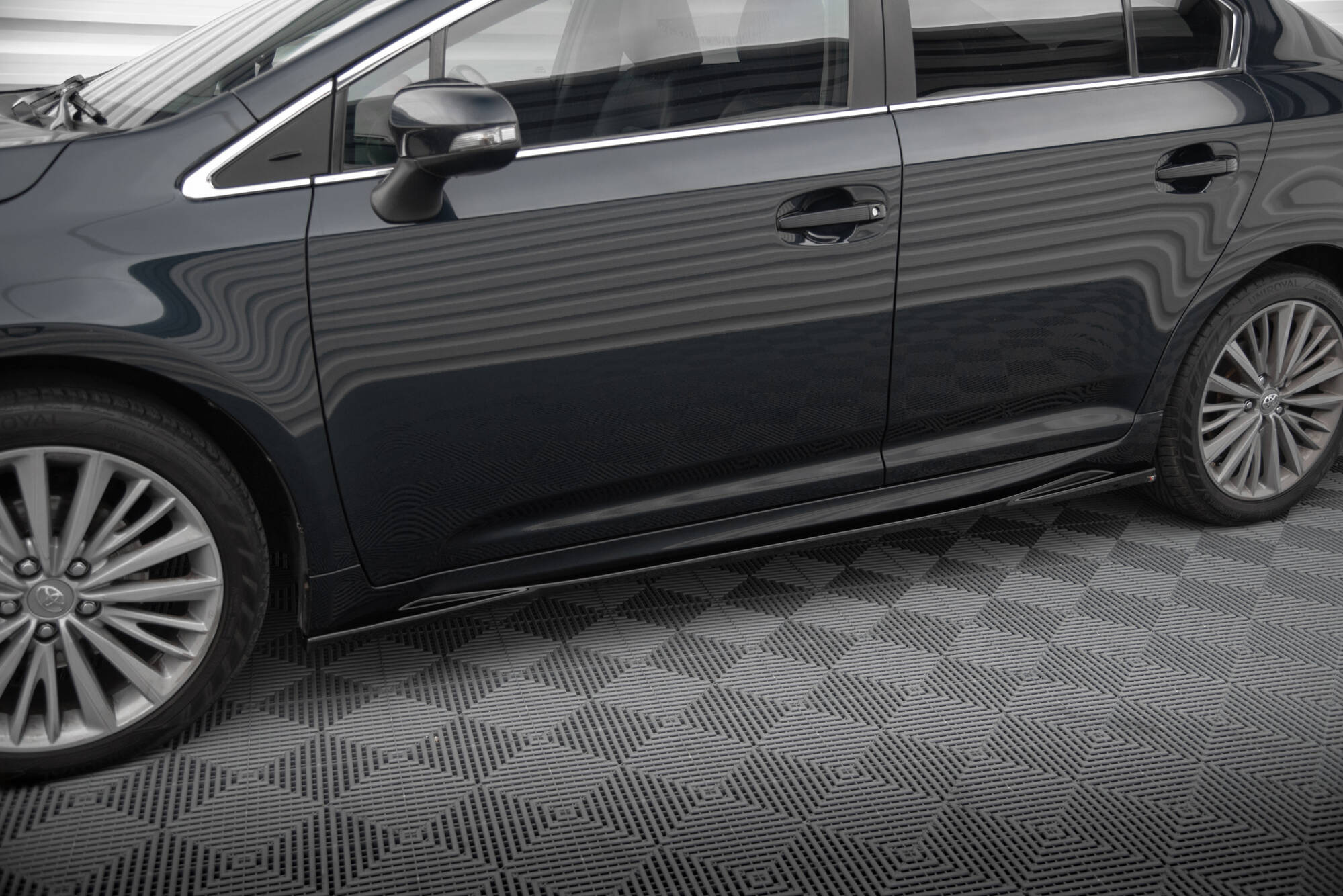 Maxton Seitenschweller Ansatz für Toyota Avensis Mk3 Facelift schwarz Hochglanz