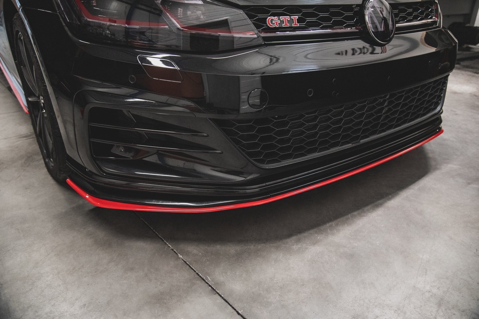 Maxton Front Ansatz passend für Golf 7 GTI TCR rot Hochglanz