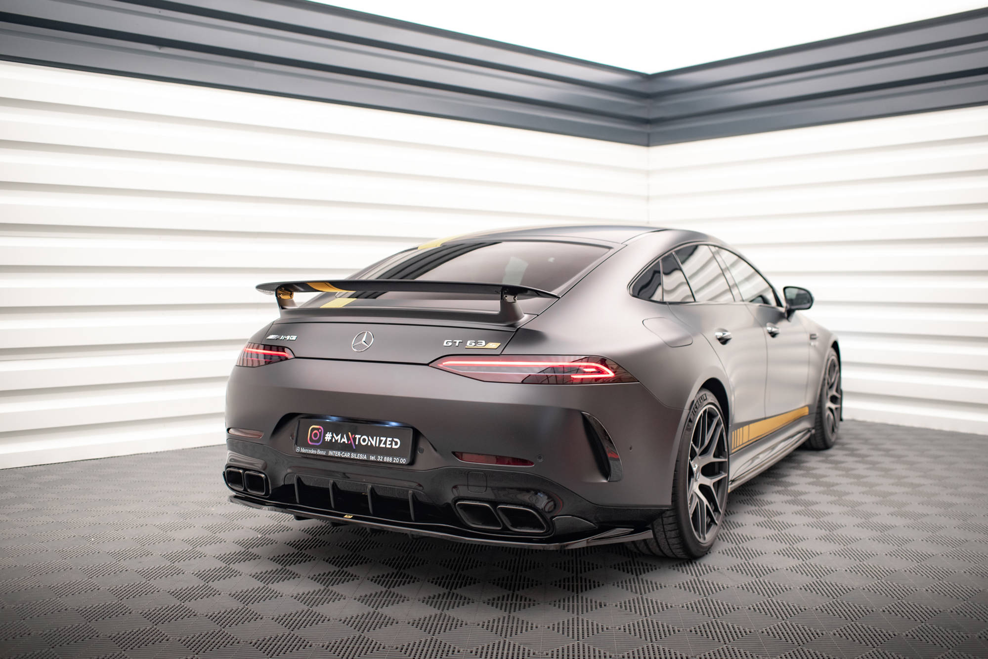 Maxton Mittlerer Cup Diffusor DTM Look Heck Ansatz für Mercedes-AMG GT 63S 4 Door Coupe Aero X290 schwarz Hochglanz