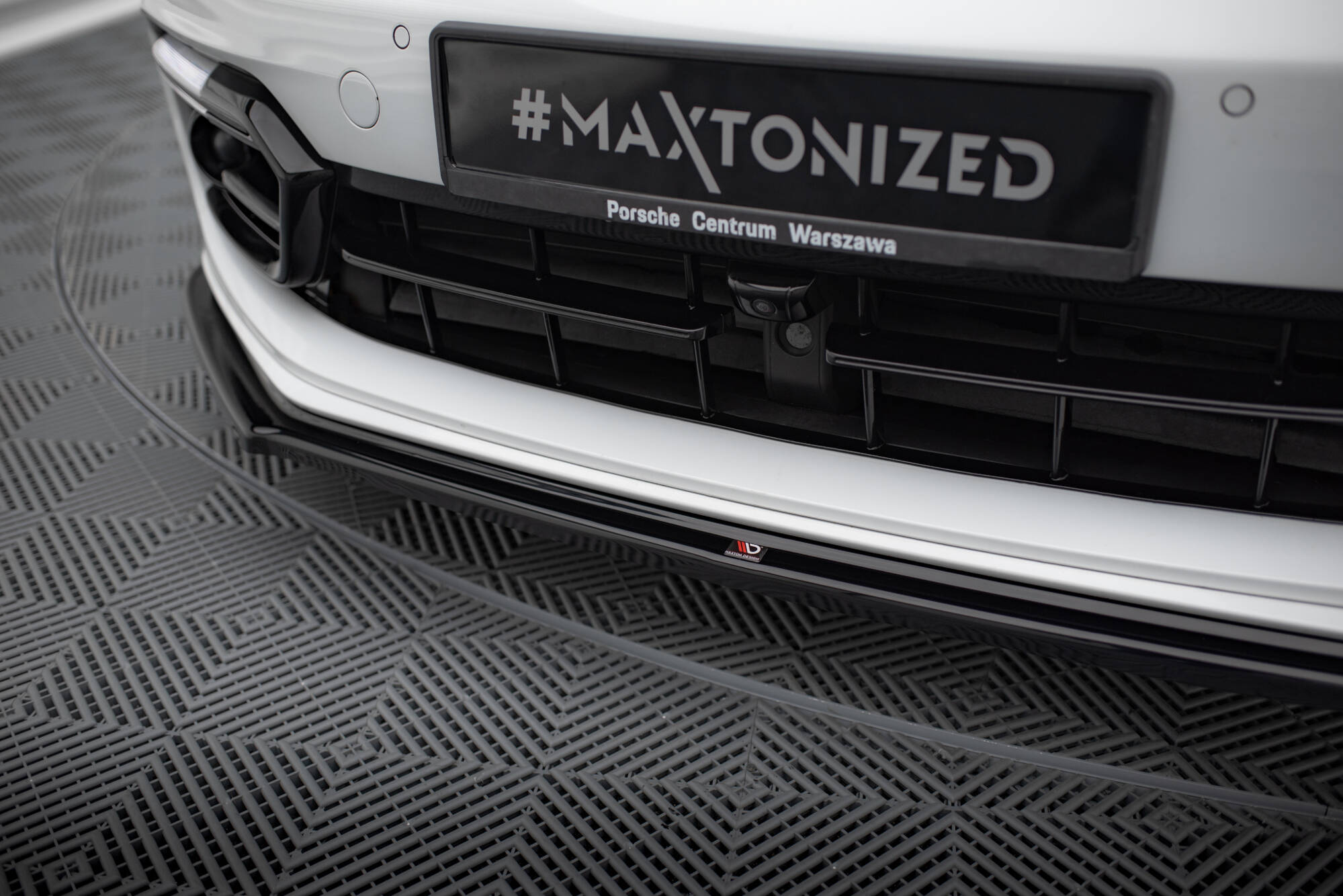 Maxton Front Ansatz für Porsche Panamera GTS 971 schwarz Hochglanz