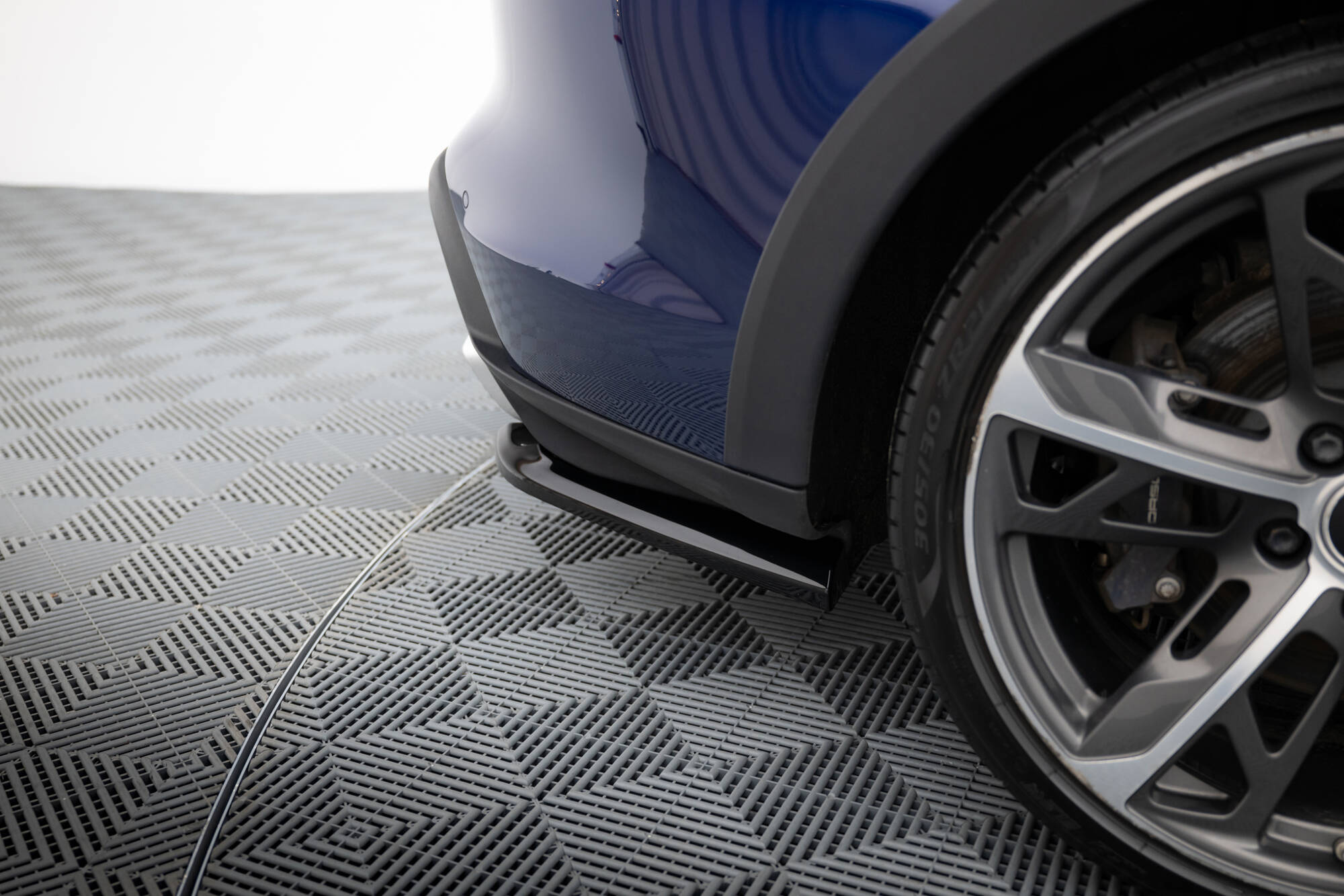 Maxton Heck Ansatz Flaps Diffusor für Porsche Taycan Cross Turismo 4S schwarz Hochglanz