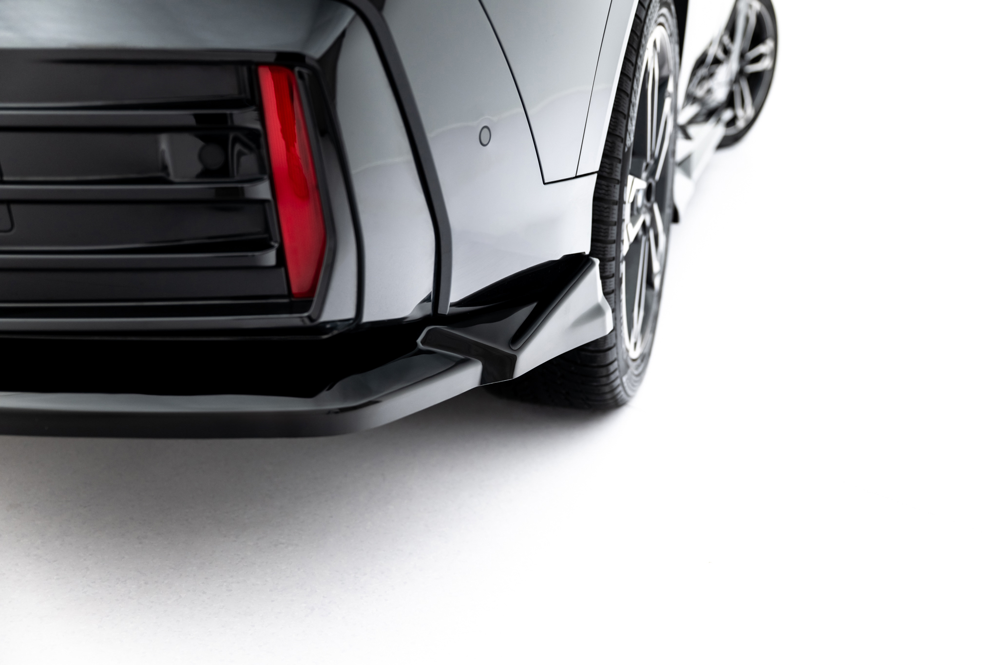 Maxton Mittlerer Cup Diffusor DTM Look Heck Ansatz für BMW X2 M-Paket / iX2 U10 schwarz Hochglanz