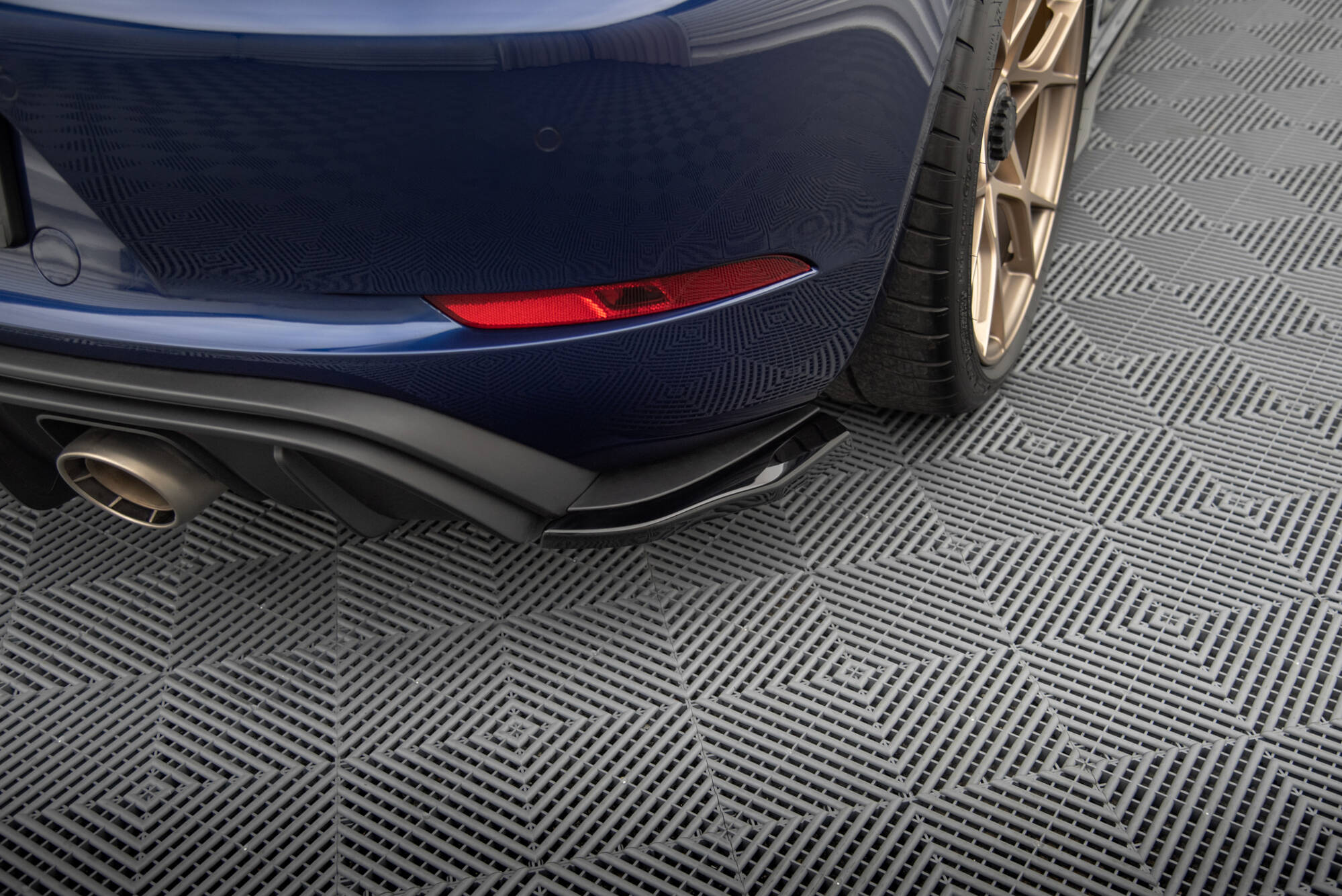 Maxton Heck Ansatz Flaps Diffusor für Porsche 718 Cayman GT4 RS 982c schwarz Hochglanz