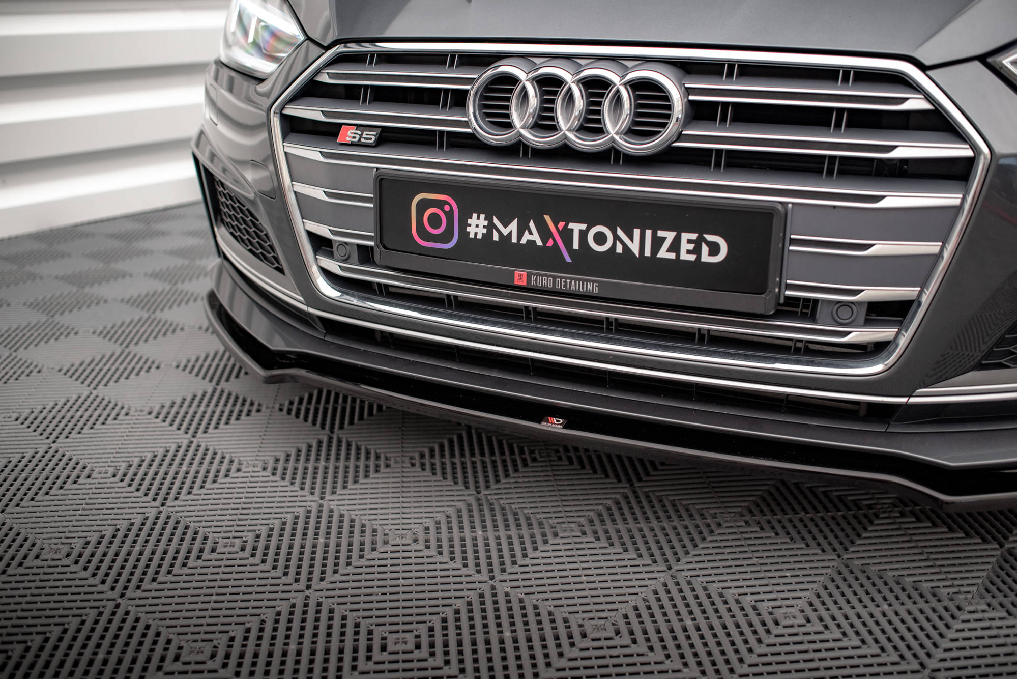 Maxton Front Ansatz V.1 für Audi S5 / A5 S-Line F5 Coupe / Sportback schwarz Hochglanz
