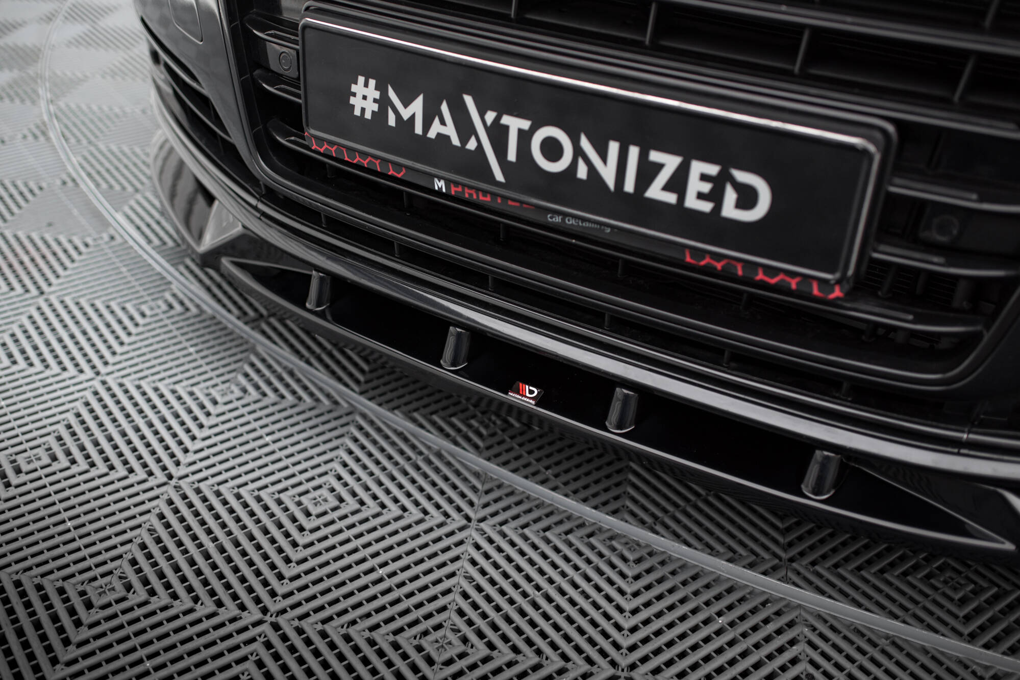 Maxton Front Ansatz für Audi A8 D4 Facelift schwarz Hochglanz