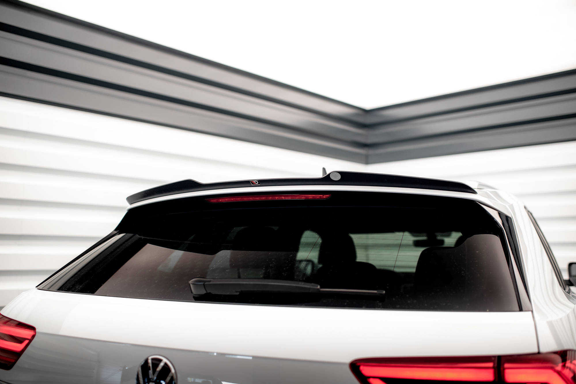 Maxton Spoiler CAP für VW Atlas Cross Sport schwarz Hochglanz