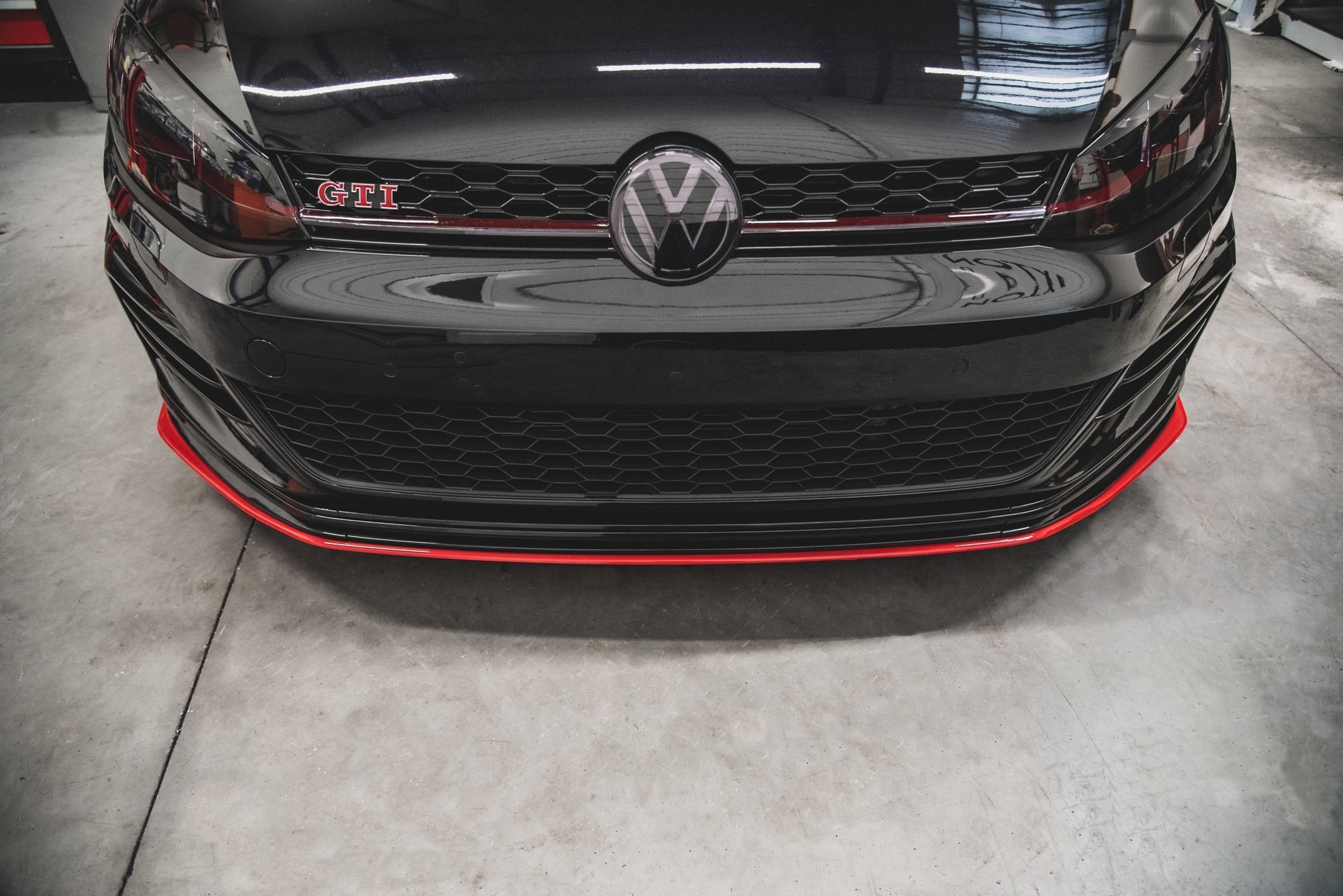 Maxton Front Ansatz passend für Golf 7 GTI TCR rot Hochglanz