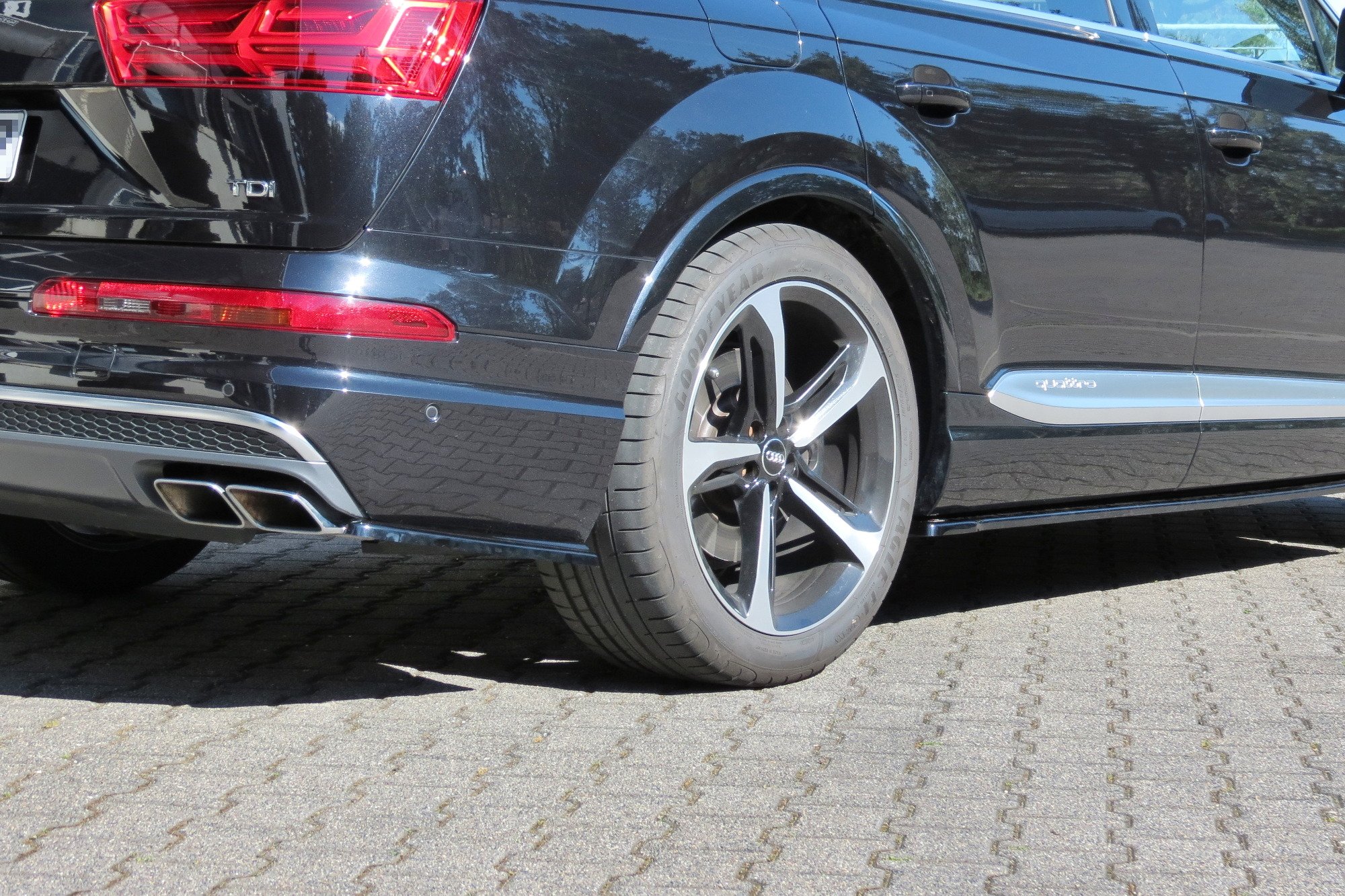 Maxton Heck Ansatz Flaps Diffusor für Audi SQ7 / Q7 S-Line Mk.2 schwarz Hochglanz