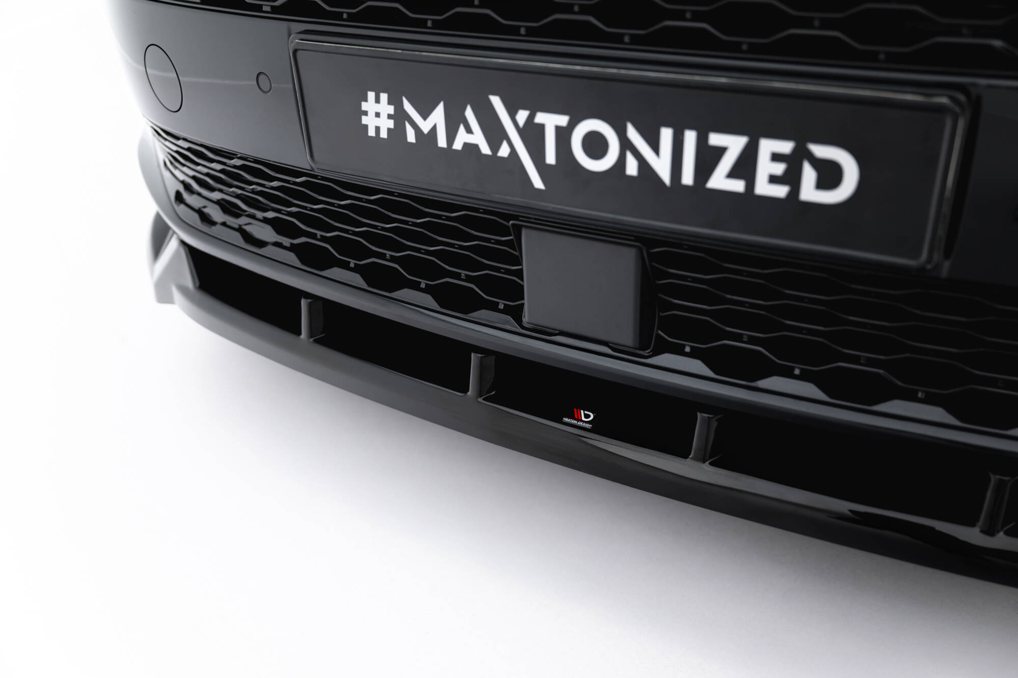 Maxton Front Ansatz für VW Multivan Long T7 schwarz Hochglanz