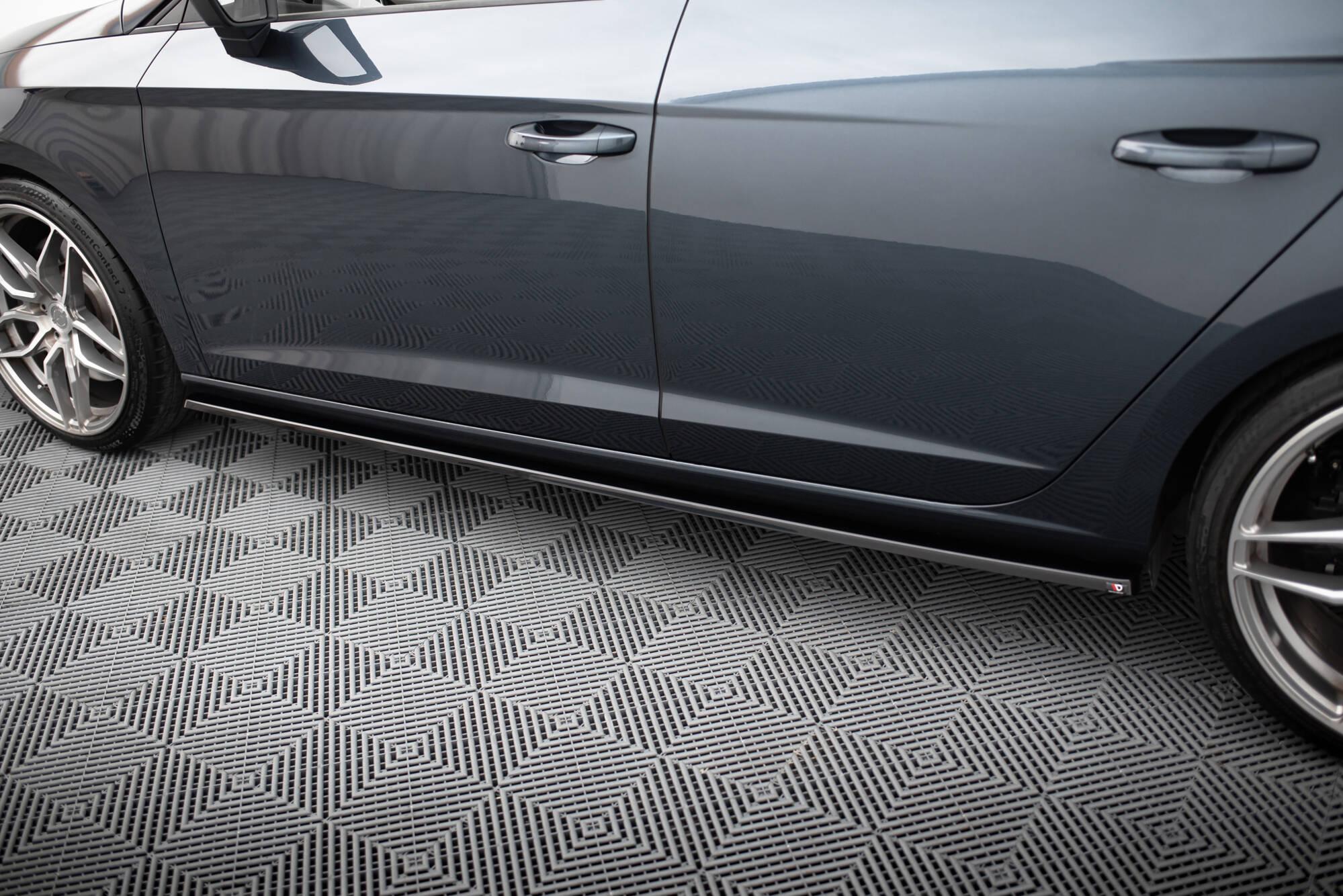 Maxton Seitenschweller Ansatz für v.2 Seat Leon Mk3 Cupra/ FR Facelift schwarz Hochglanz