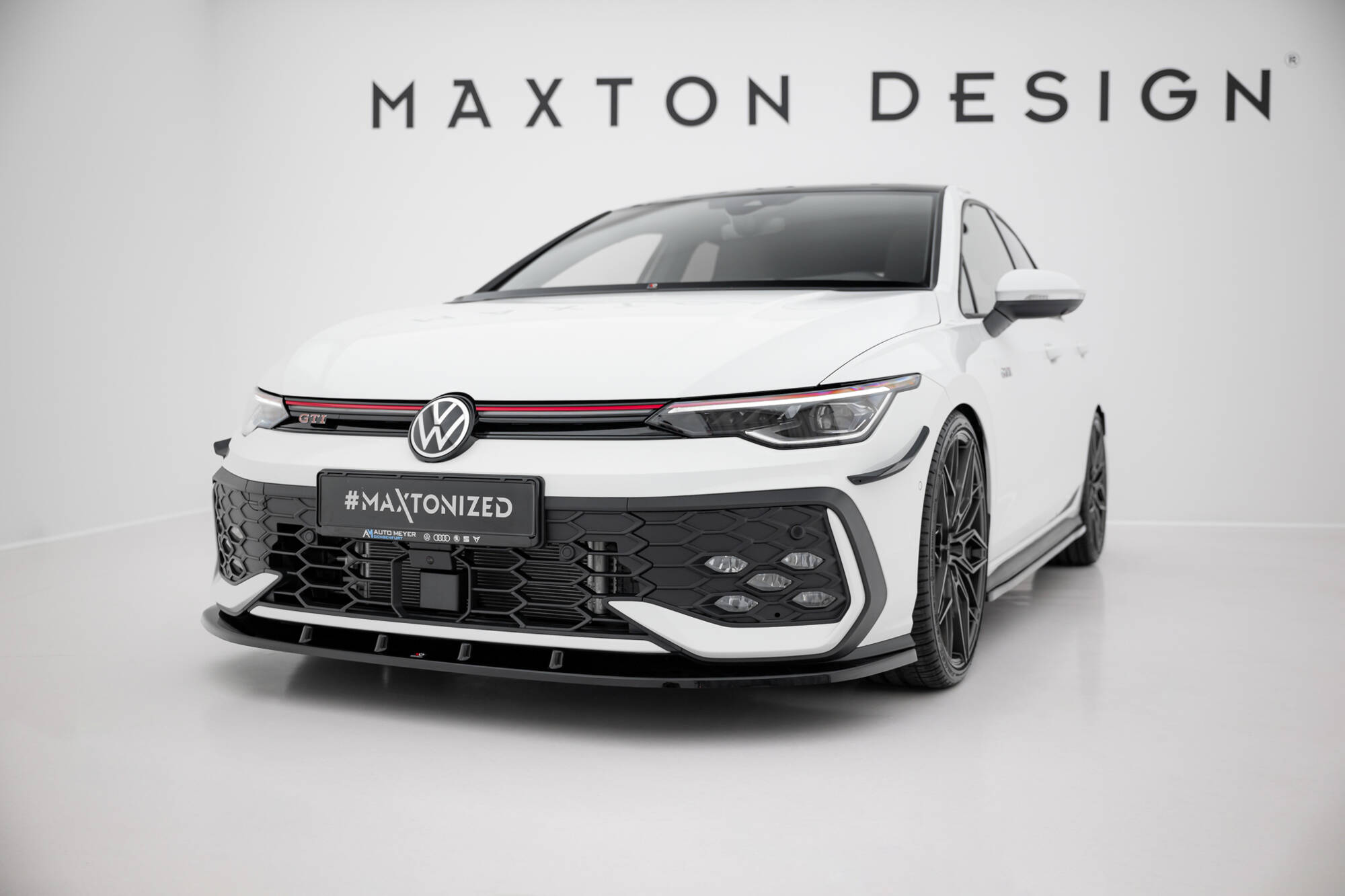 Maxton Verlängerung motorhaube VW Golf Mk8 schwarz Hochglanz