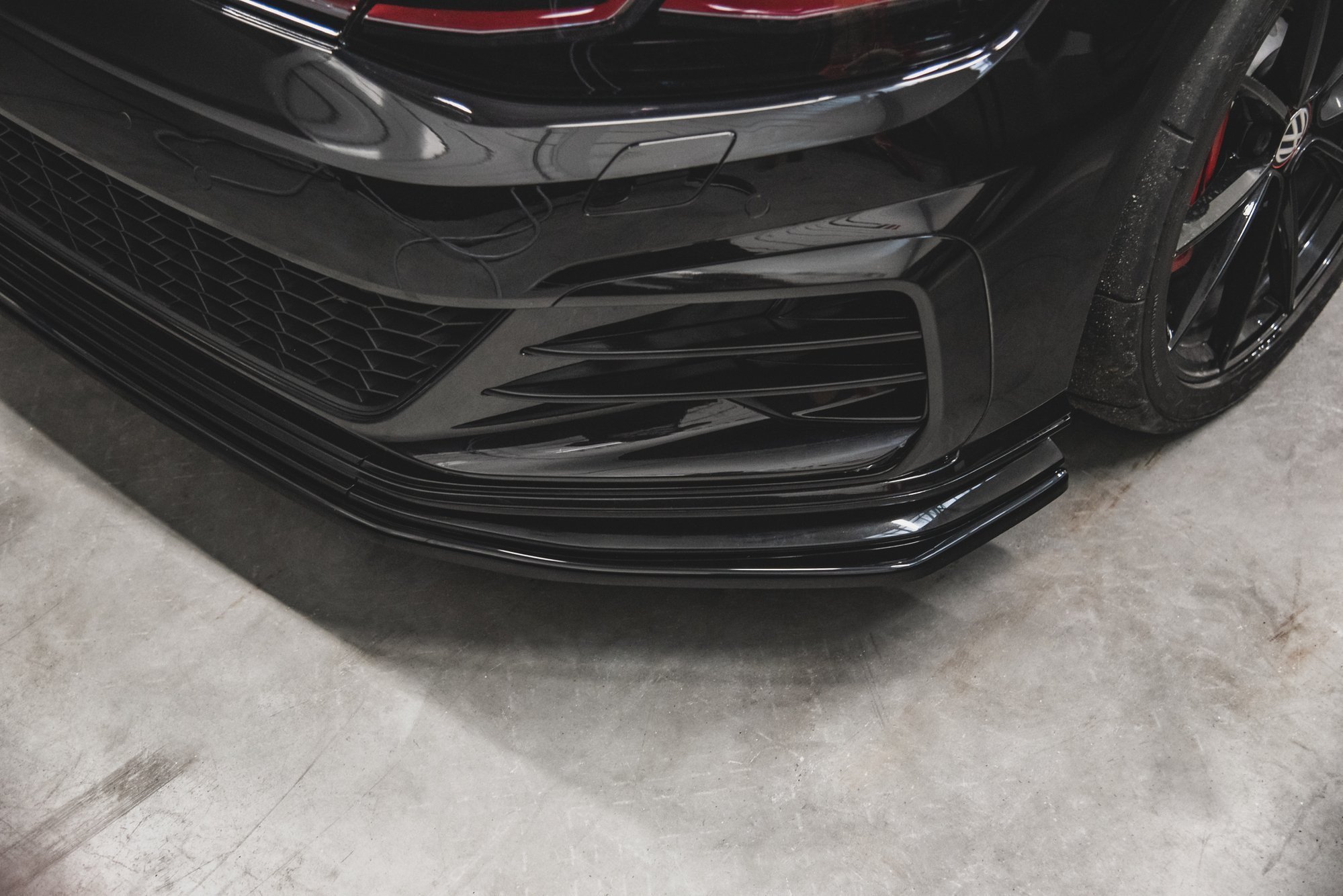 Maxton Front Ansatz passend für Golf 7 GTI TCR rot Hochglanz
