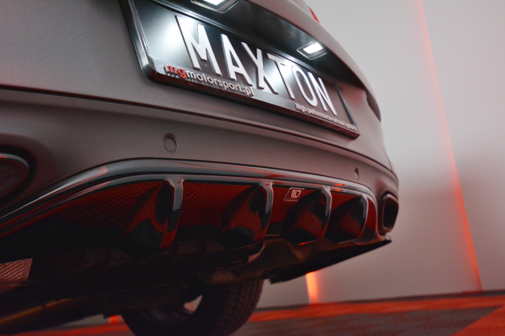 Maxton Diffusor Heck Ansatz für MERCEDES- BENZ C-KLASSE W205 COUPE AMG-LINE schwarz Hochglanz