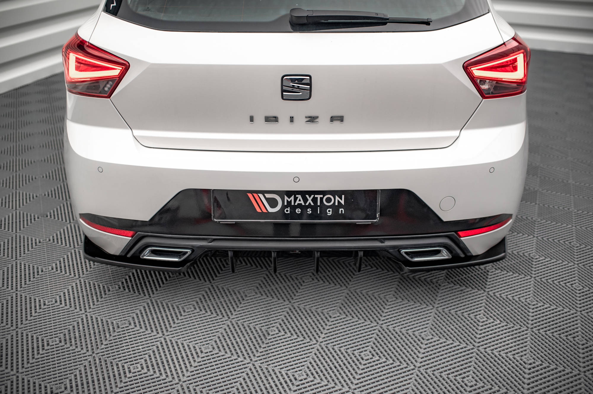 Maxton Heck Ansatz Flaps Diffusor für Seat Ibiza FR/ Standard Mk5 schwarz Hochglanz