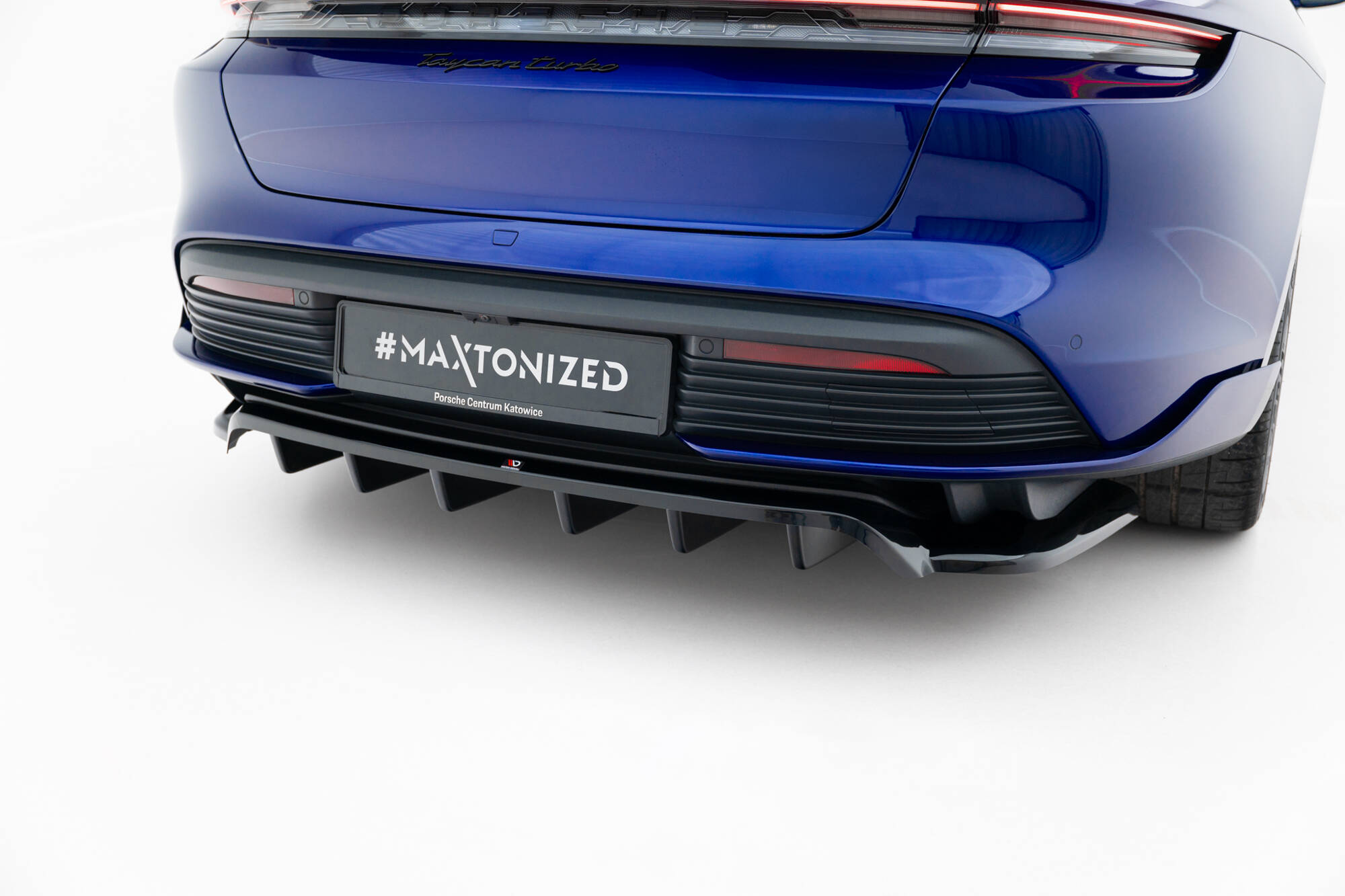 Maxton Mittlerer Cup Diffusor DTM Look Heck Ansatz passend für Taycan Turbo S Mk1  schwarz Hochglanz