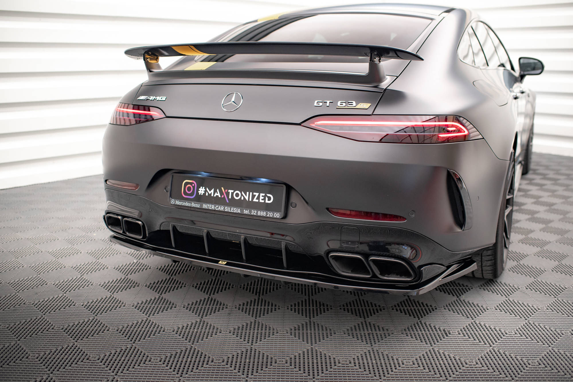 Maxton Mittlerer Cup Diffusor DTM Look Heck Ansatz für Mercedes-AMG GT 63S 4 Door Coupe Aero X290 schwarz Hochglanz