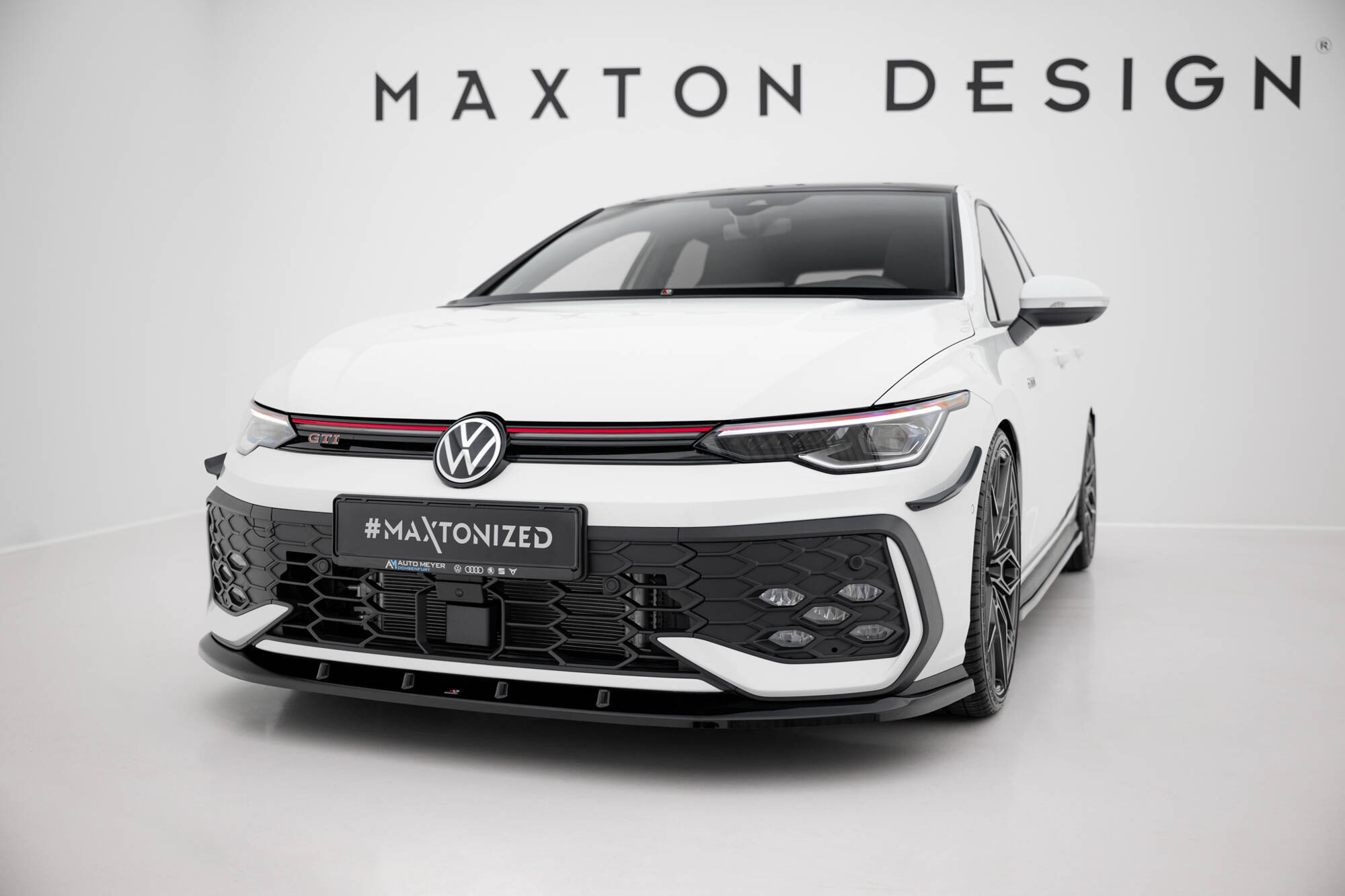 Maxton Front Ansatz V.5 für VW Golf GTI / GTE / R-Line Mk8 Facelift schwarz Hochglanz