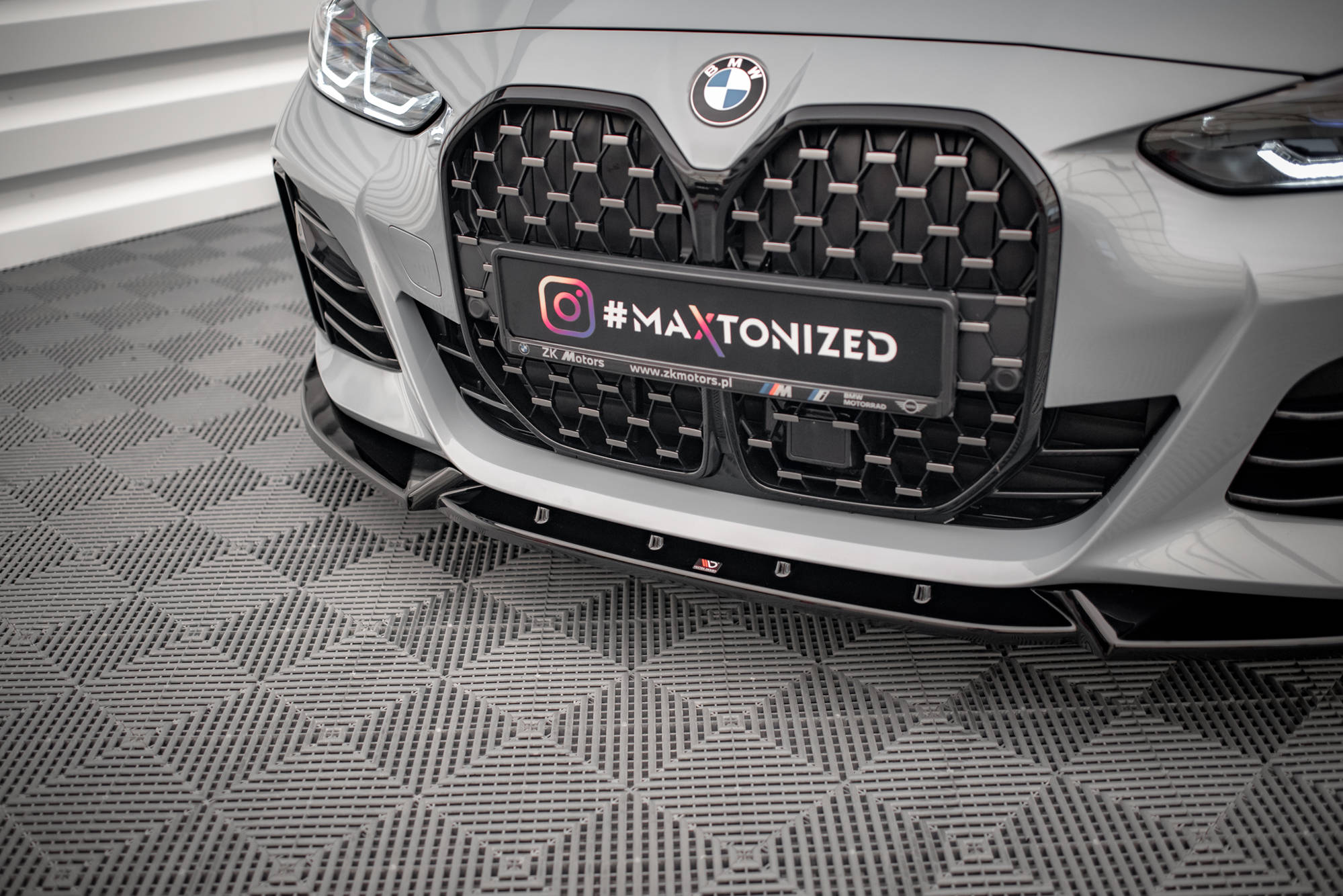 Maxton Front Ansatz V.2 für BMW 4er / i4 Gran Coupe M-Paket / M440i G26 schwarz Hochglanz