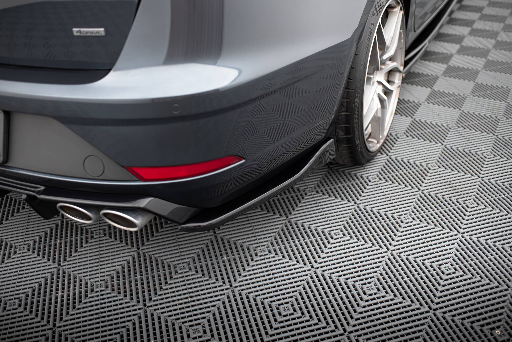 Maxton Heck Ansatz Flaps Diffusor V.3 für Seat Leon Cupra Mk3 FL Sportstourer schwarz Hochglanz