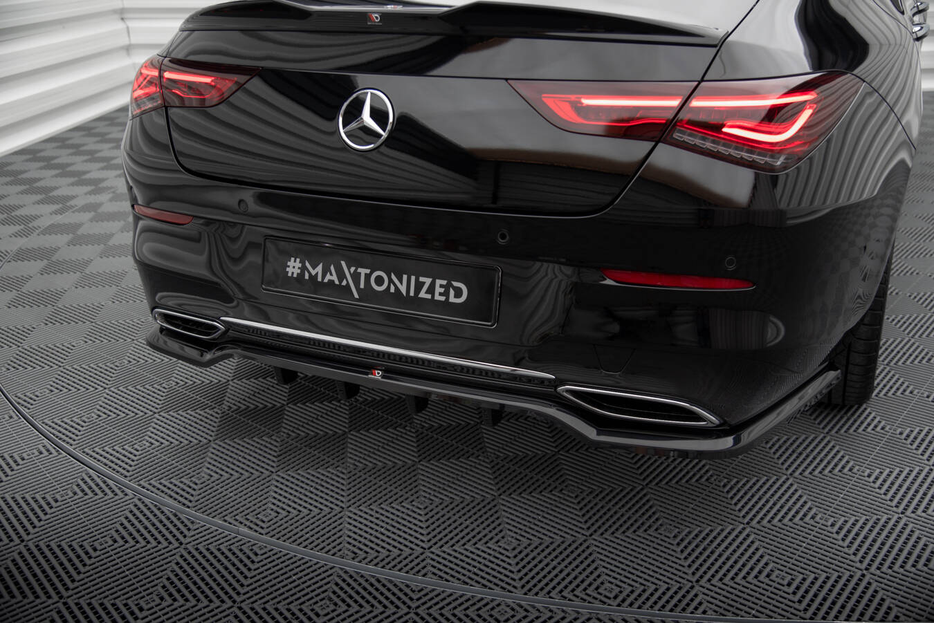 Maxton Mittlerer Cup Diffusor DTM Look Heck Ansatz für Mercedes-Benz CLA Coupe C118 schwarz Hochglanz