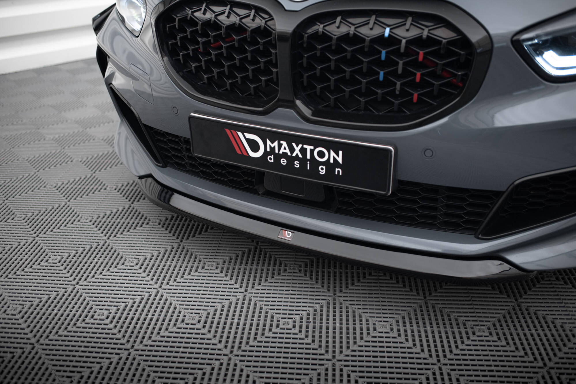 Maxton Front Ansatz V.2 für BMW 1er M-Paket/ M135i / 128ti F40  schwarz Hochglanz