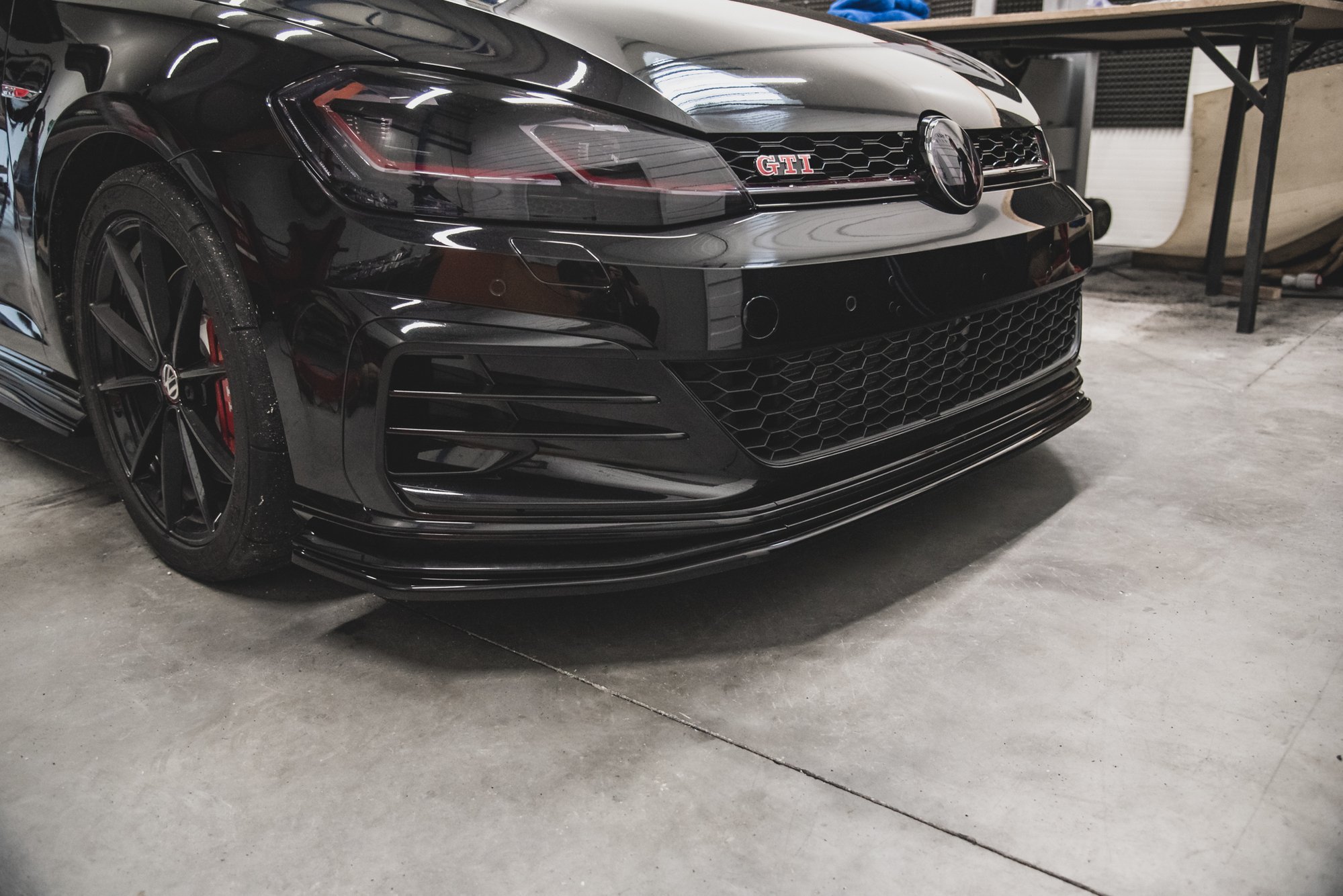 Maxton Front Ansatz passend für Golf 7 GTI TCR rot Hochglanz