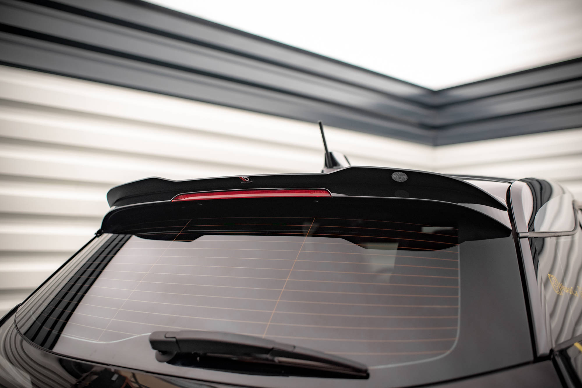 Maxton Spoiler CAP für BMW i3 S Mk1 Facelift schwarz Hochglanz